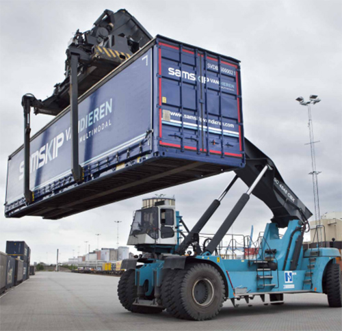 啟洋機電為您分享，集裝箱正面吊作業(yè)時的安全守則